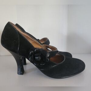 Sofft Black Velvet Vintage Style Heels